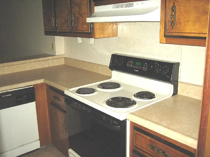 2 Bedroom | 1 Bath Condo In Lake Park — Photo 3