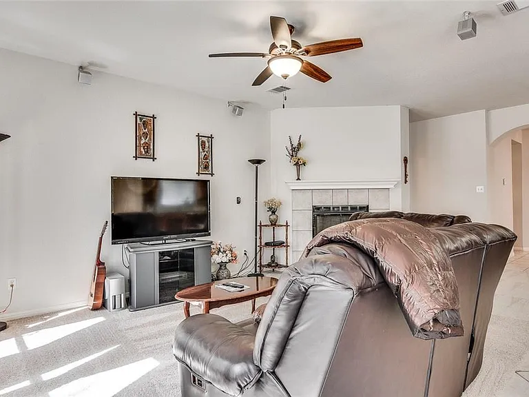 6021 Almelo Dr — Photo 7