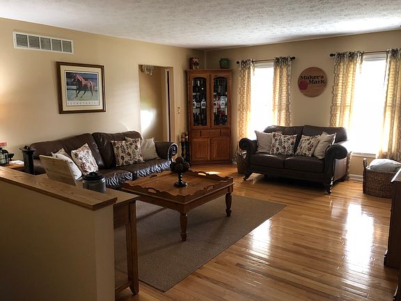 2nd image of 549 Lakeview Cir
