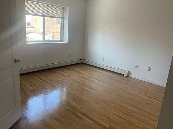 3rd image of 3087 Wissman Ave