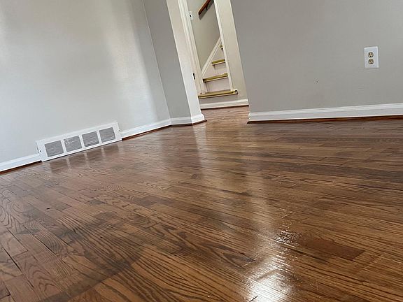 5th image of 1420 Mayflower Ave