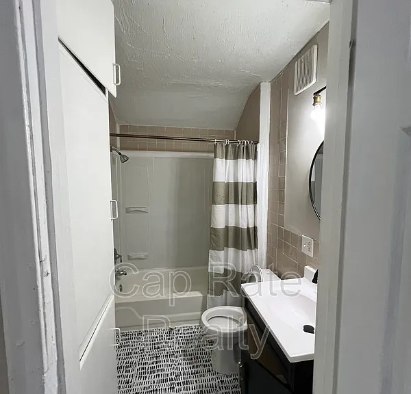 59 N Waverly St — Photo 4