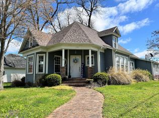 143 S Poplar St, Dexter, MO 63841