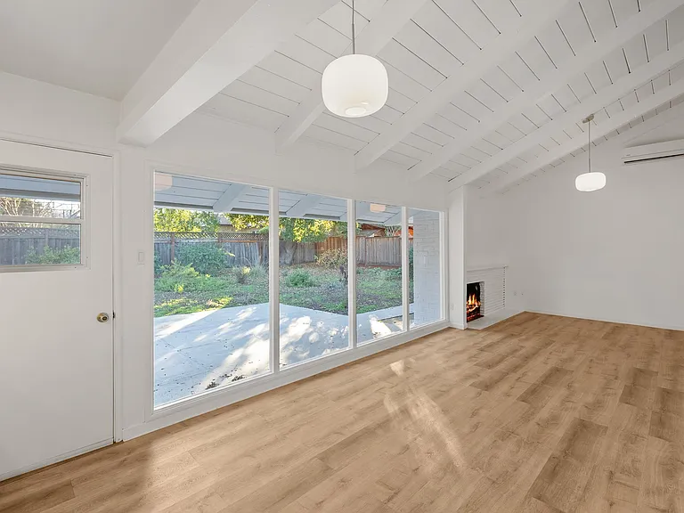 1921 Jardin Dr — Photo 10