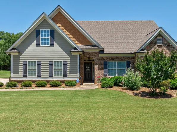 1800 Avalon Dr, Bogart, GA 30622