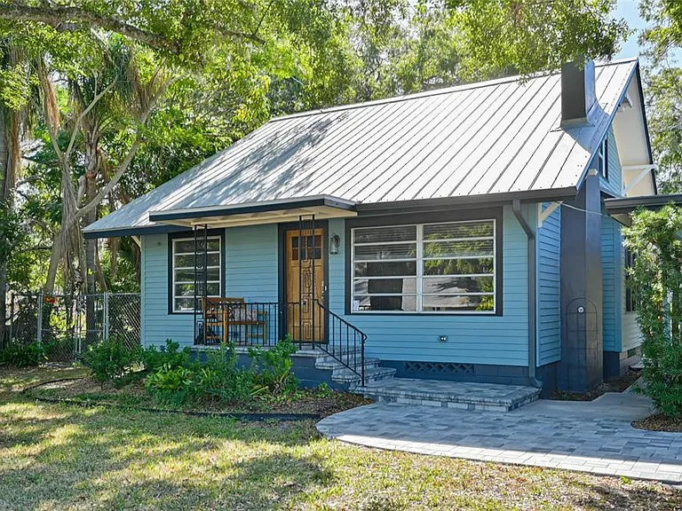 2408 Hillview St — Photo 1