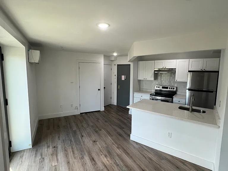 320 E Mosholu Pkwy S #4D — Photo 3