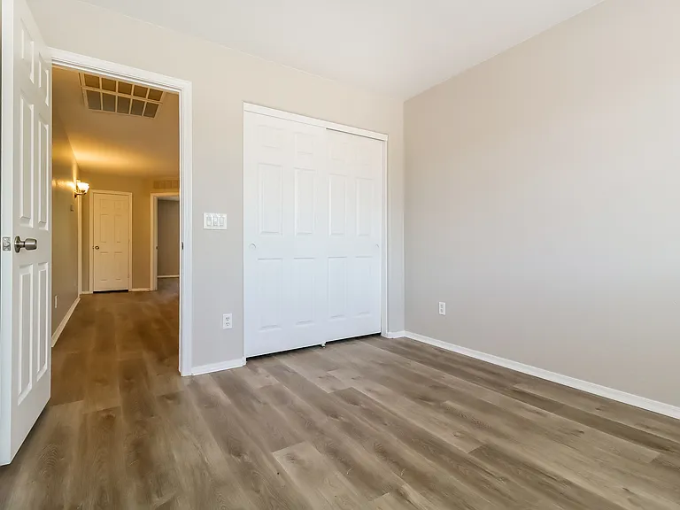 3076 W Carlos Ln — Photo 15