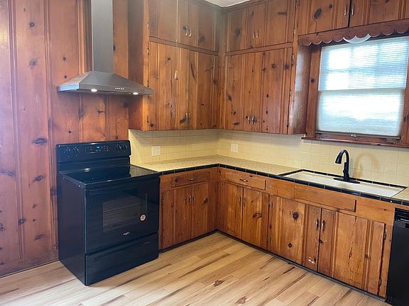 3rd image of 3411 Avenue O 1/2