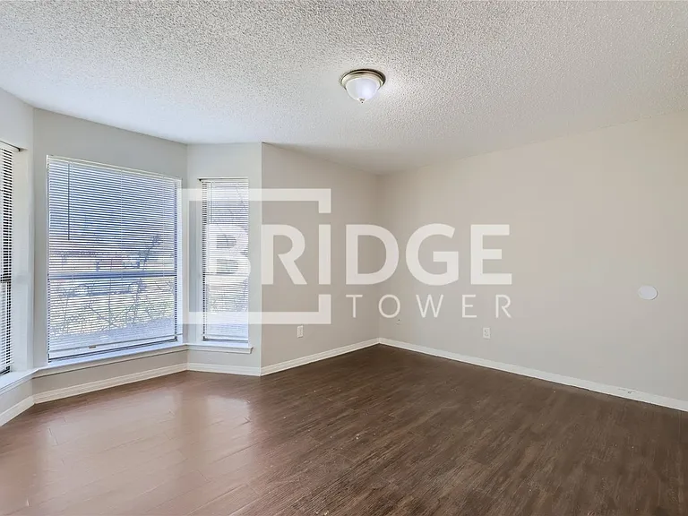 106 Cedar View Dr — Photo 3