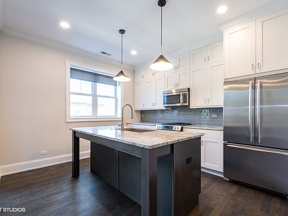 3rd image of 1607 W Waveland Ave APT 2E