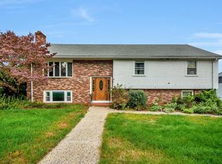 27 Mulberry Ln, Dedham, MA 02026