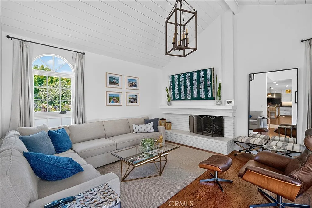 4 bed, 5.0 bath, 3261 sqft, $17,500 — Photo 4