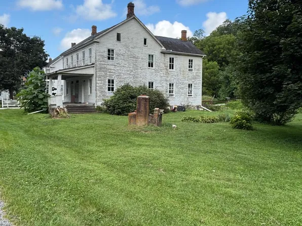 13 Maul Ave, Felton, PA 17322