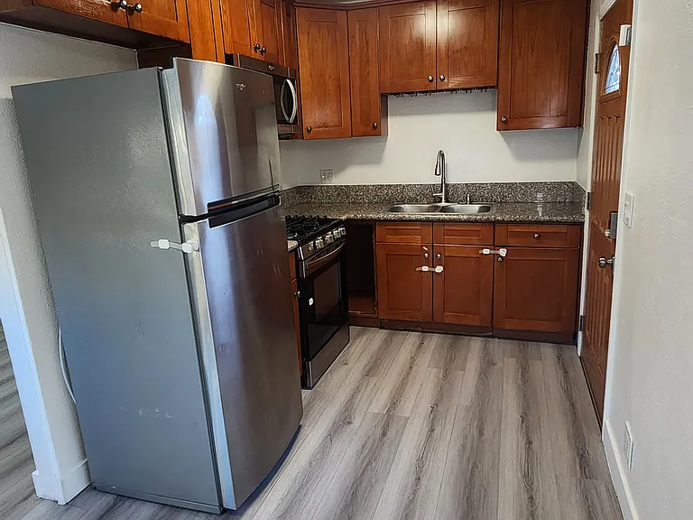 3765 Winona Ave — Photo 7