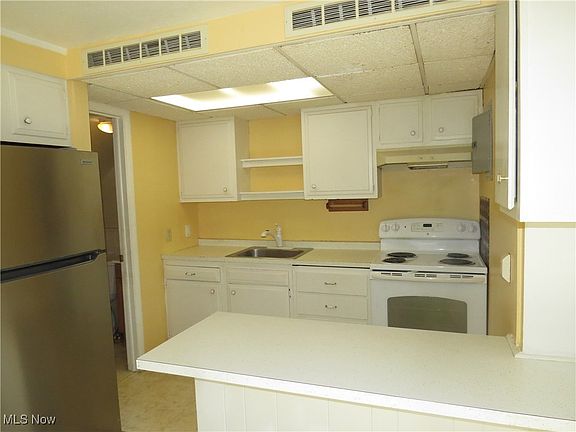3rd image of 1651 Mentor Ave APT 104