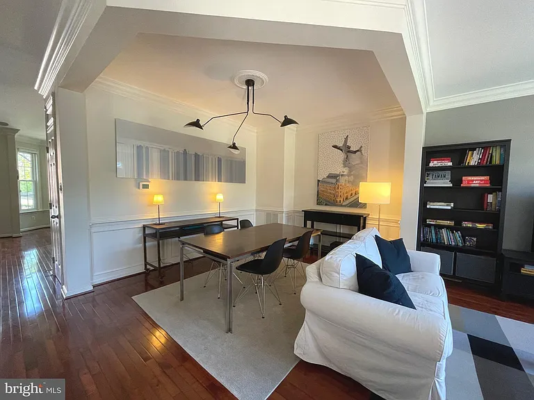 102 Lounsbury Pl — Photo 4