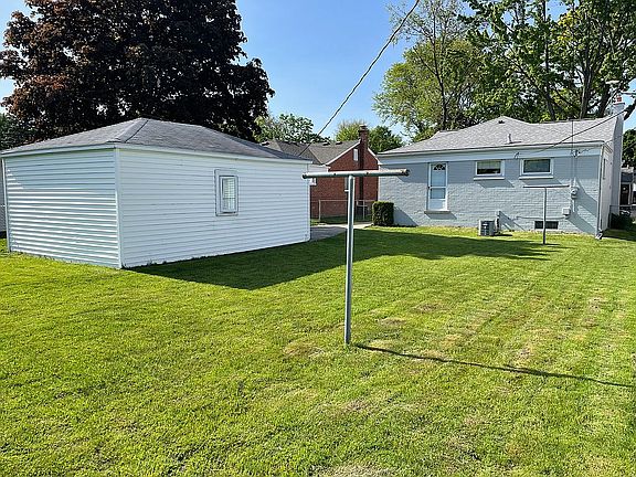 5th image of 61 Park Dr