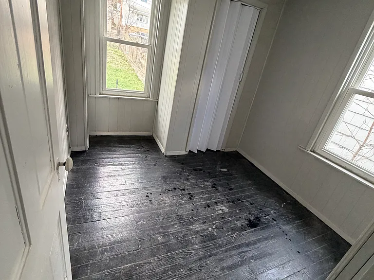 1219 W Walnut St — Photo 14