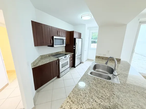 19900 E Country Club Dr, Aventura, FL