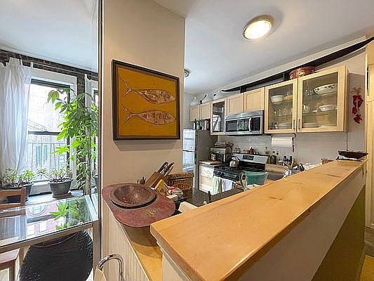 3rd image of 659 Washington St #4R