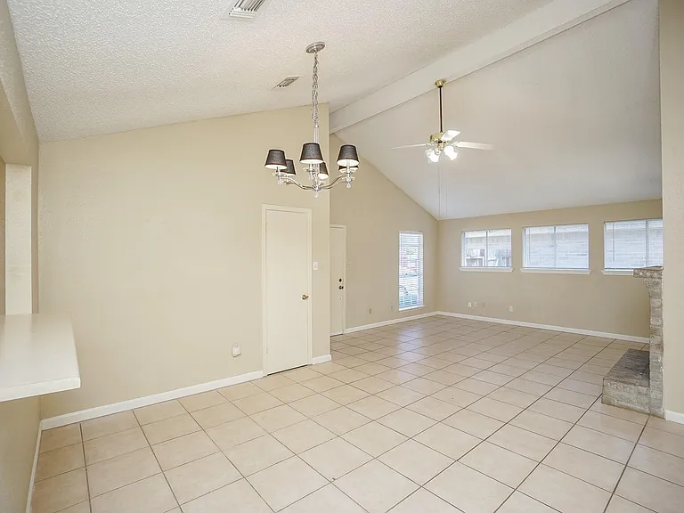 20143 Beechview Ln — Photo 5