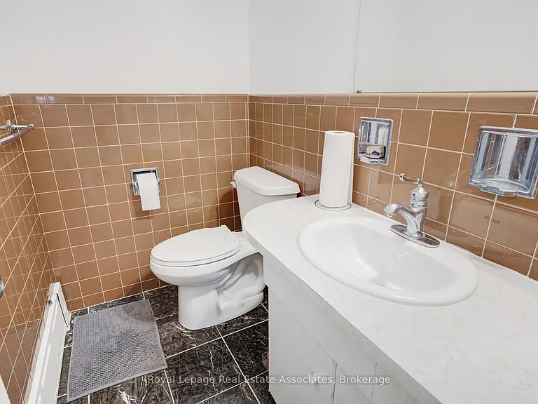 49 Bemersyde Dr #A — Photo 15