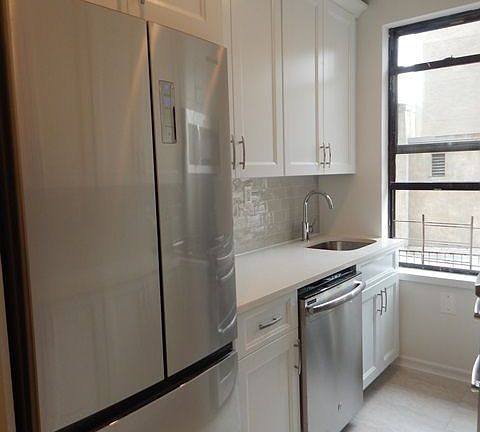 4th image of 5 W 86th St APT 15A