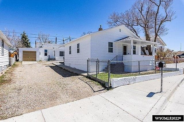 1st image of 733 5th Ave W