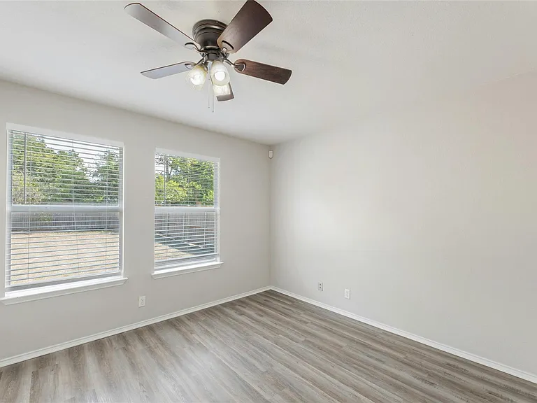 113 Matthew Dr — Photo 21