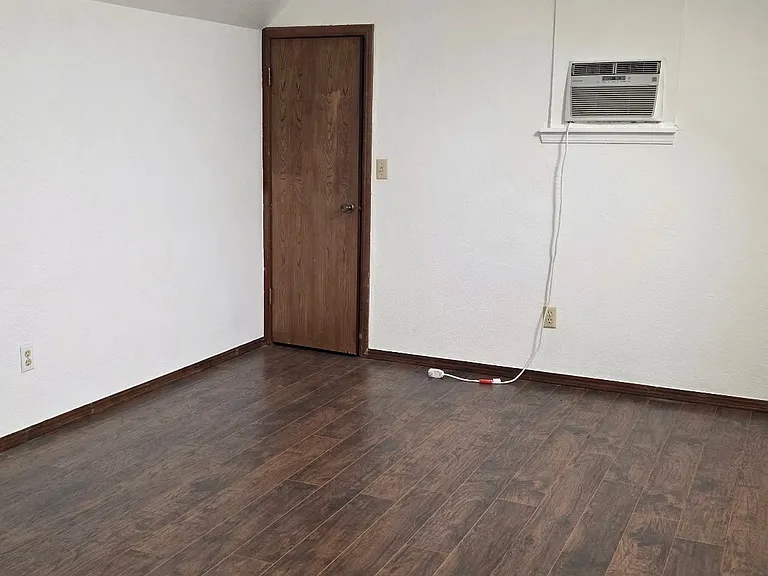 1145 Robin Hood Ln — Photo 23