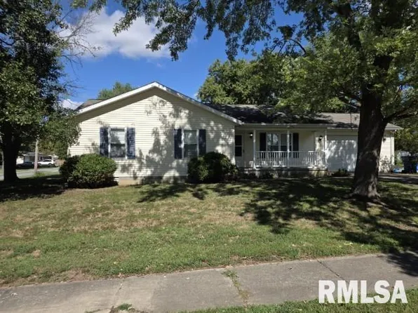 900 Ellis Dr, Mount Vernon, IL 62864