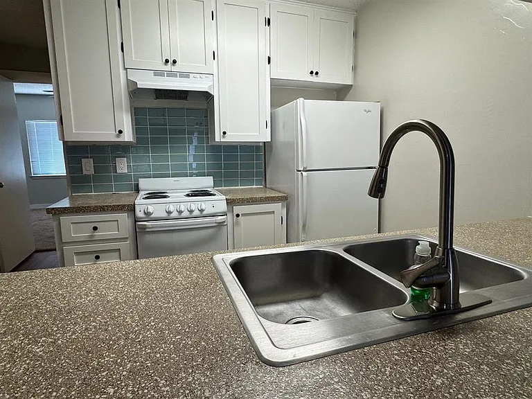 2408 Longview St #108 — Photo 3