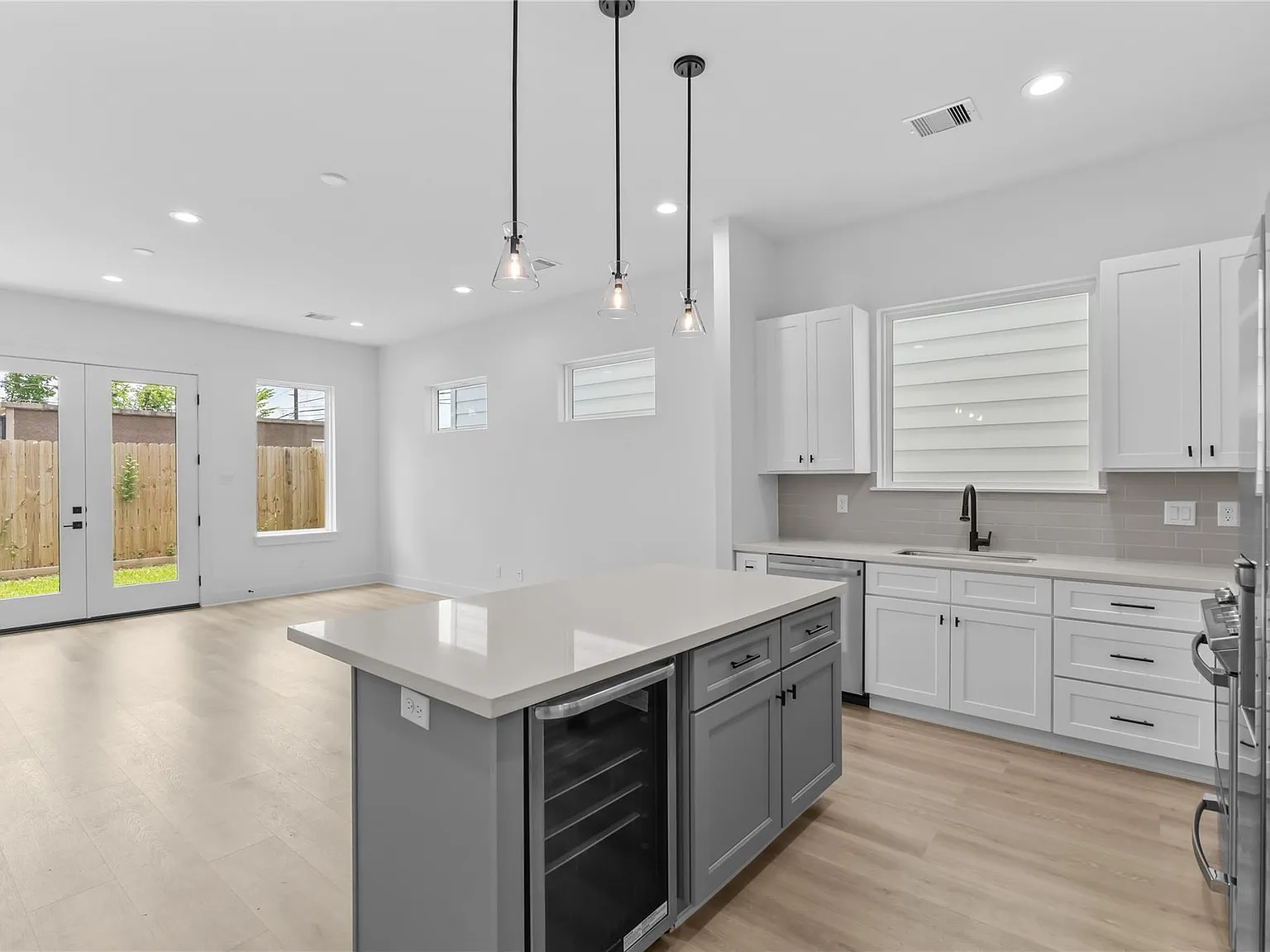 3 bed, 3.5 bath, 1807 sqft, $2,700 — Photo 4