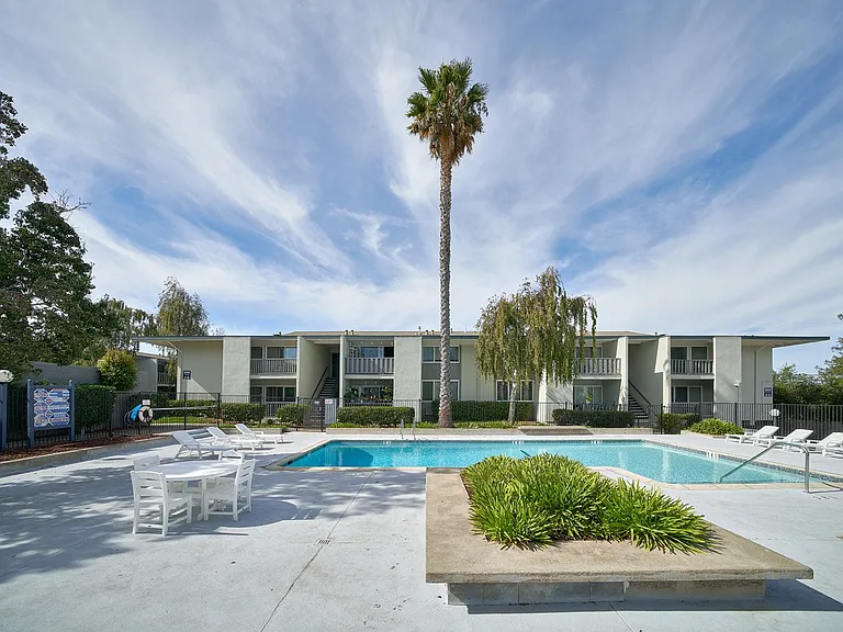 Crestview Apartments — Photo 11