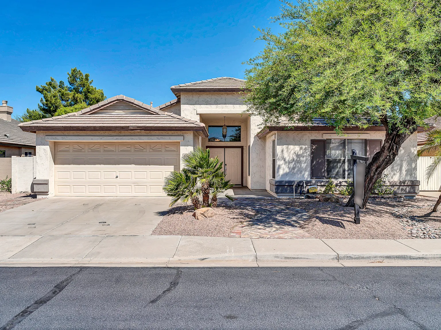 3 bed, 1967 sqft, $2,900 — Photo 2
