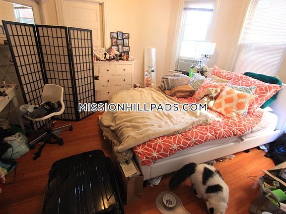 3rd image of 2 Hillside Ave #3