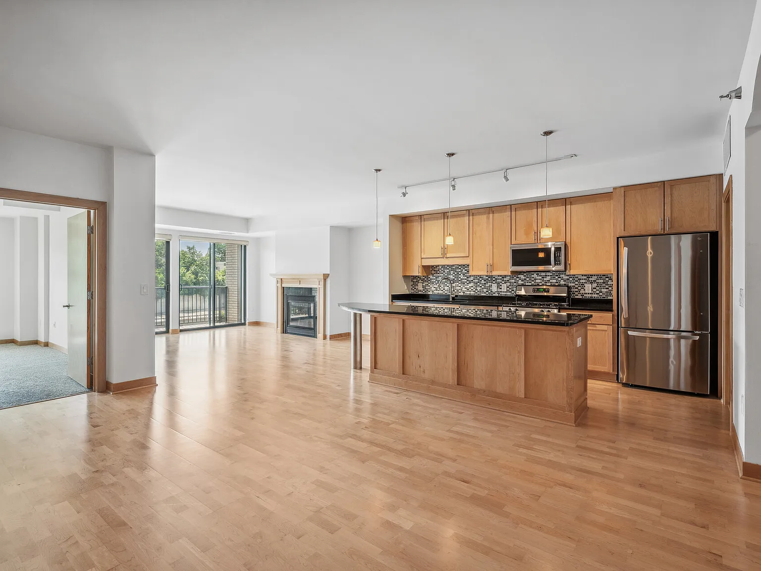 1 bed, 1169 sqft, $1,995 — Photo 4