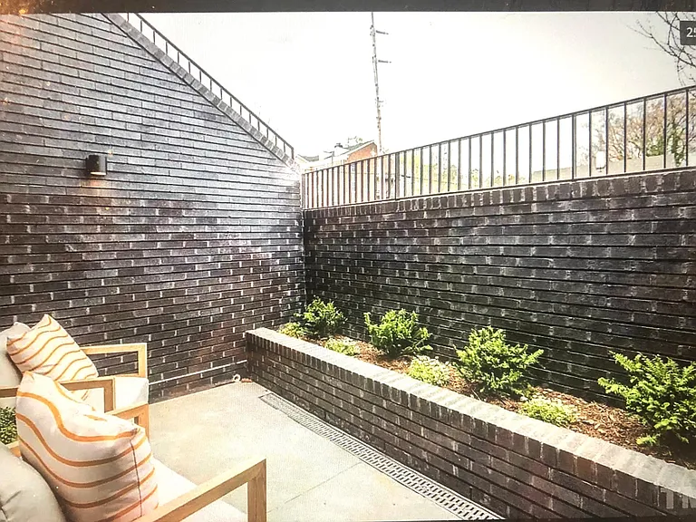 2321 Clark Ave — Photo 31