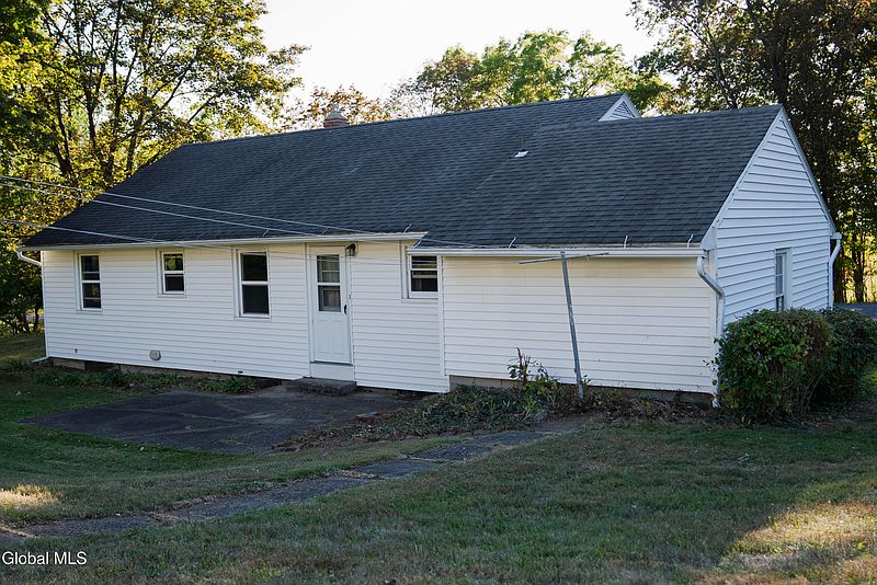 3rd image of 8 Frear Park View