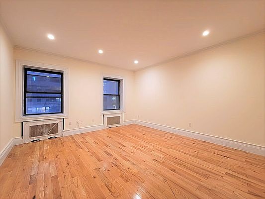 2nd image of 51 E 34th St #X