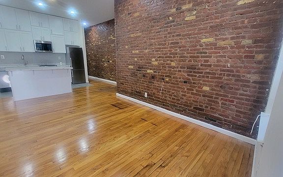 3rd image of 329 E 13th St APT D