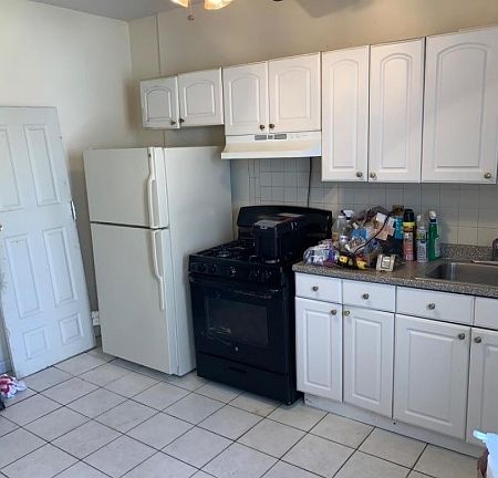 3rd image of 61 1/2 Merchant St #1