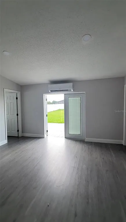 3 bed, 2.0 bath, 1836 sqft, $1,990 — Photo 3