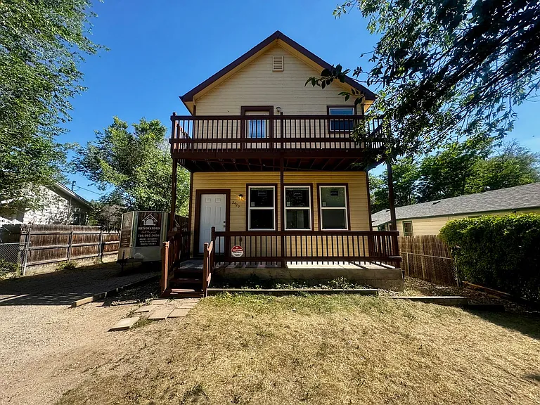 2429 E Monument St — Photo 1