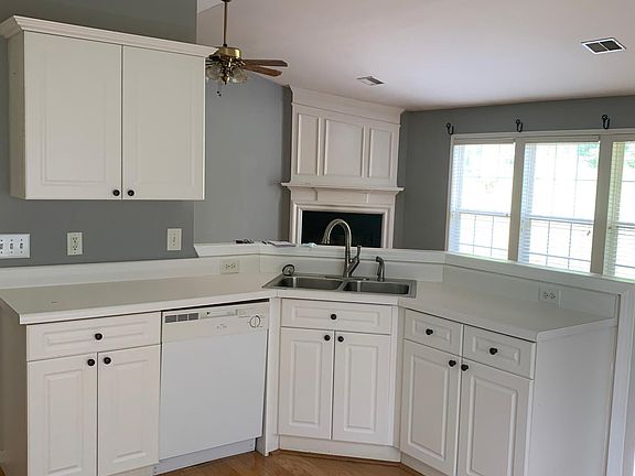 3rd image of 1635 W Wilson Blvd