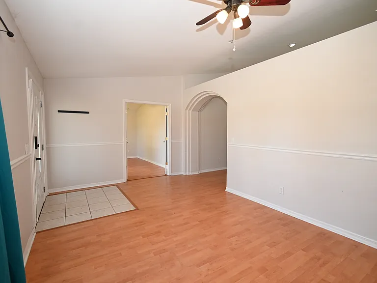 136 SE 19th Ln — Photo 3