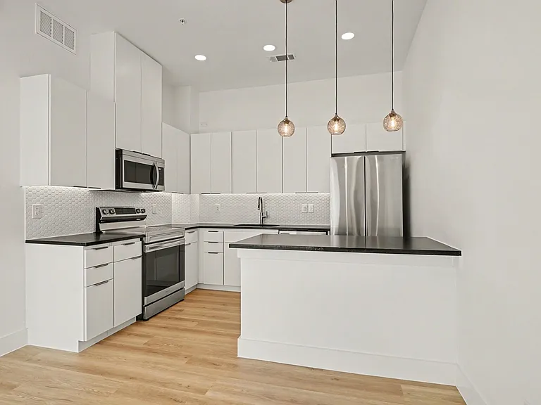 2217 N Fitzhugh Ave #204 — Photo 11