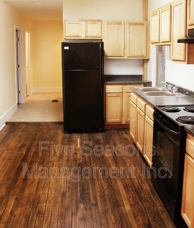 63 King St — Photo 2