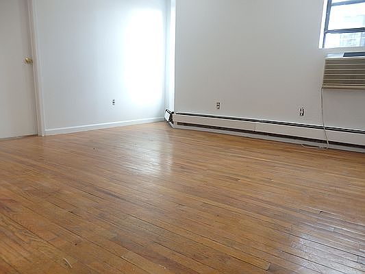 3rd image of 601 10th Ave APT 4A